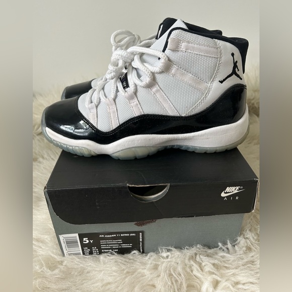 Jordan 11’s - Concord - Picture 2 of 6